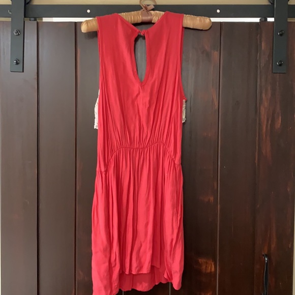 Coral dress with lace front - Picture 2 of 4